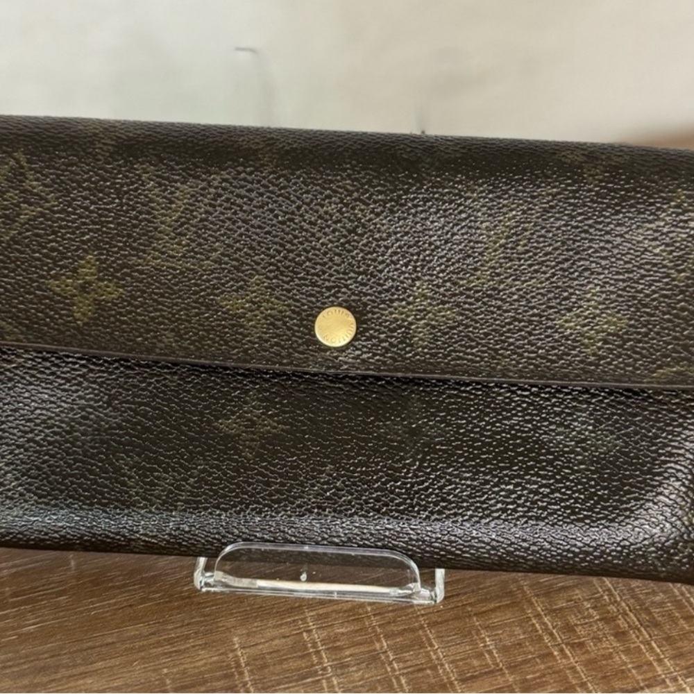 LOUIS VUITTON Monogram Sarah Snap Wallet